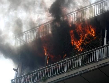 Ηλεία: Η φωτιά έκανε «στάχτη και μπούρμπερη» έναν όροφο (φωτό)